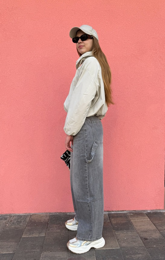 Αντιανεμικό μπουφάν bomber και τζιν παντελόνι balloon