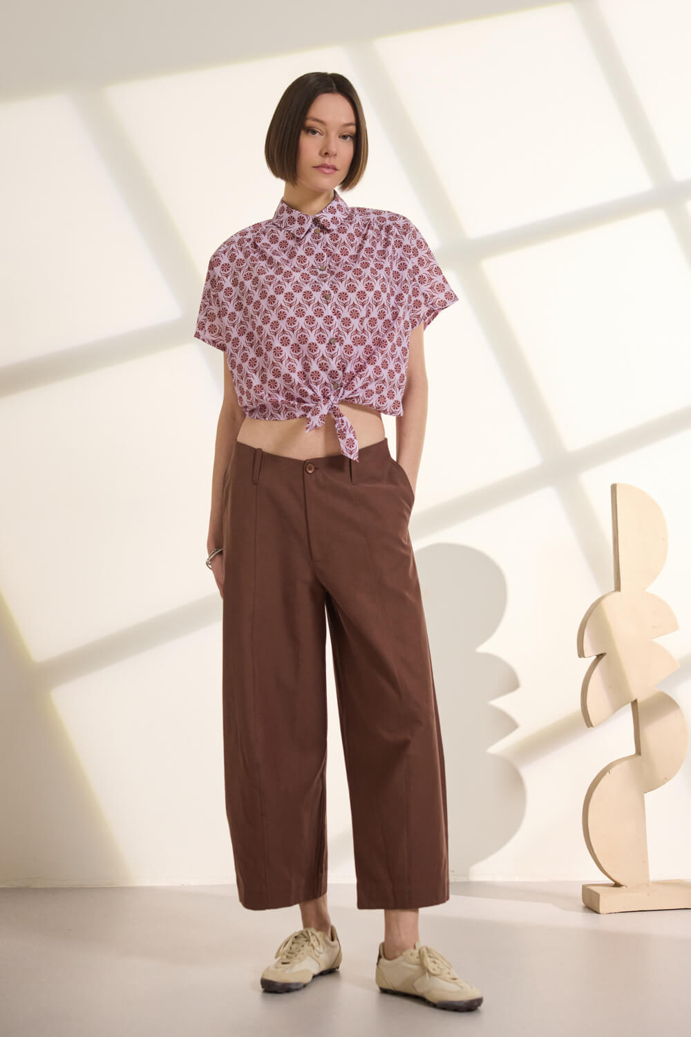 Εμπριμέ πουκάμισο cropped με δέσιμο Namaste