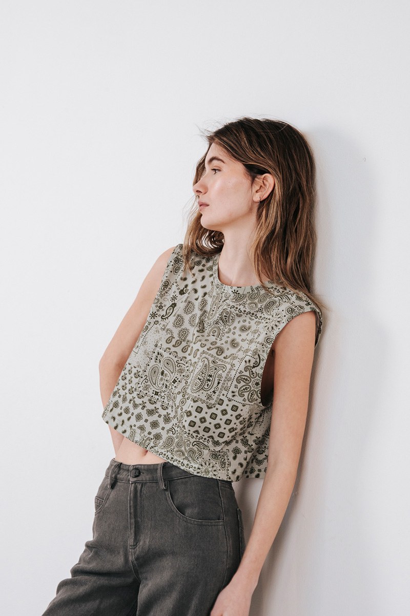 Εμπριμέ τοπ αμάνικο Badila