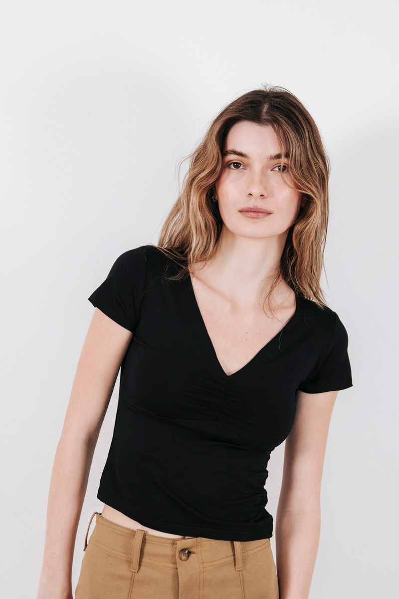 Κοντομάνικη μπλούζα με V Badila