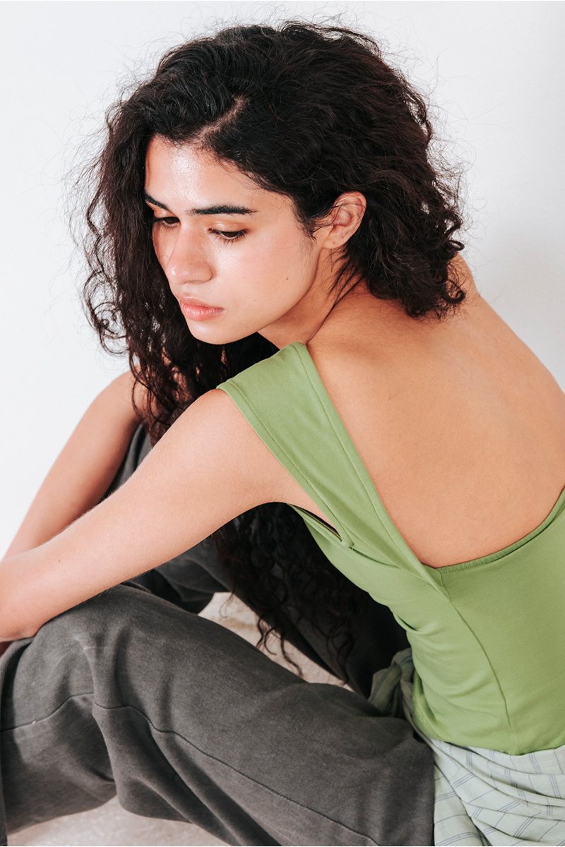 Αμάνικη μπλούζα εξώπλατη Badila