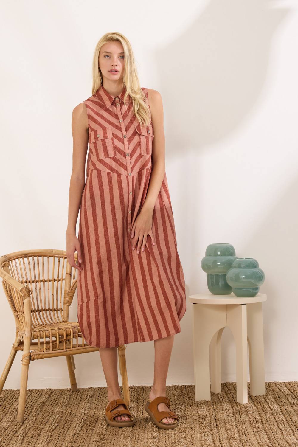 Εμπριμέ midi φόρεμα αμάνικο Namaste