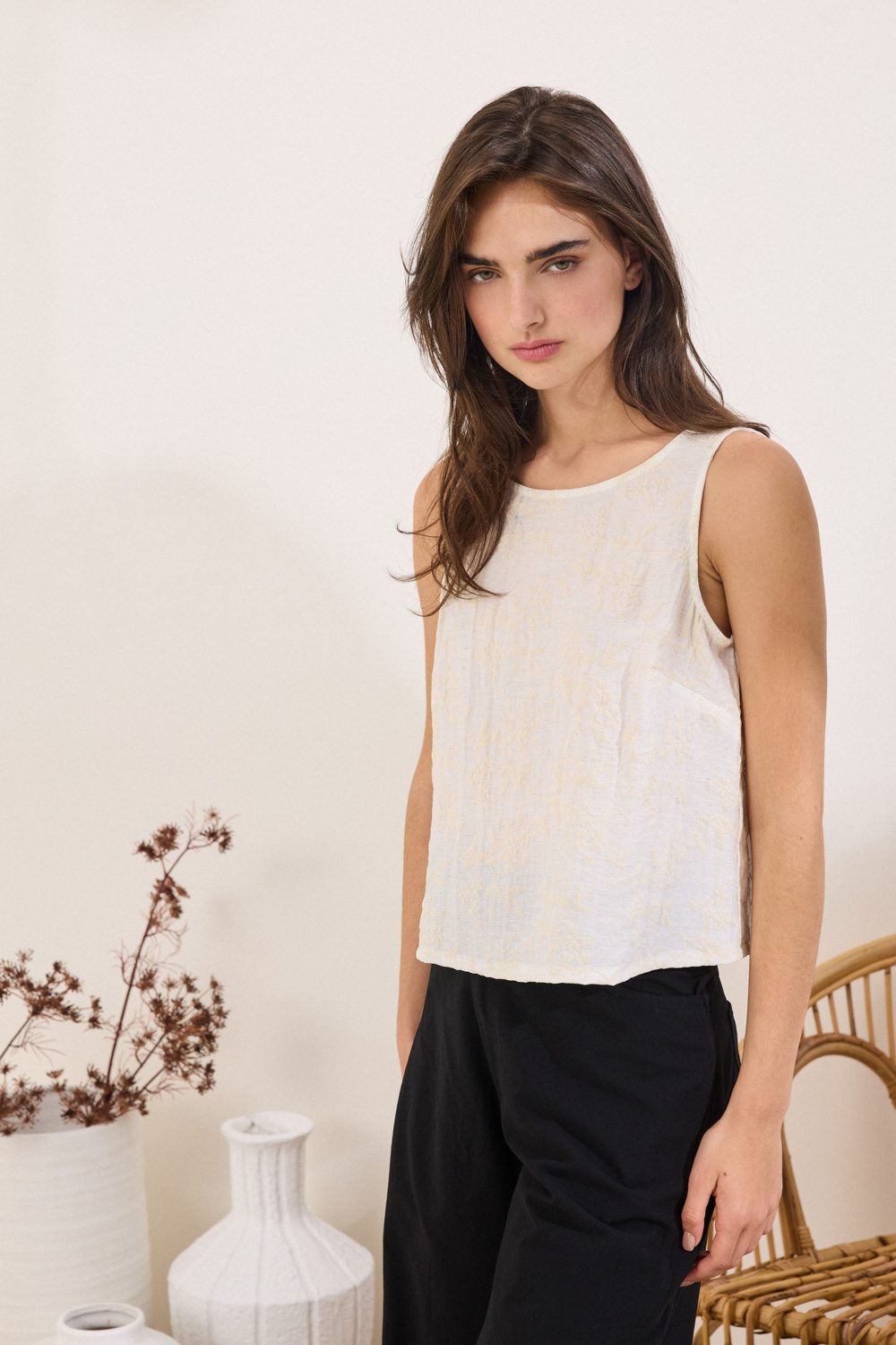 Αμάνικο τοπ με ανάγλυφο μοτίβο Namaste