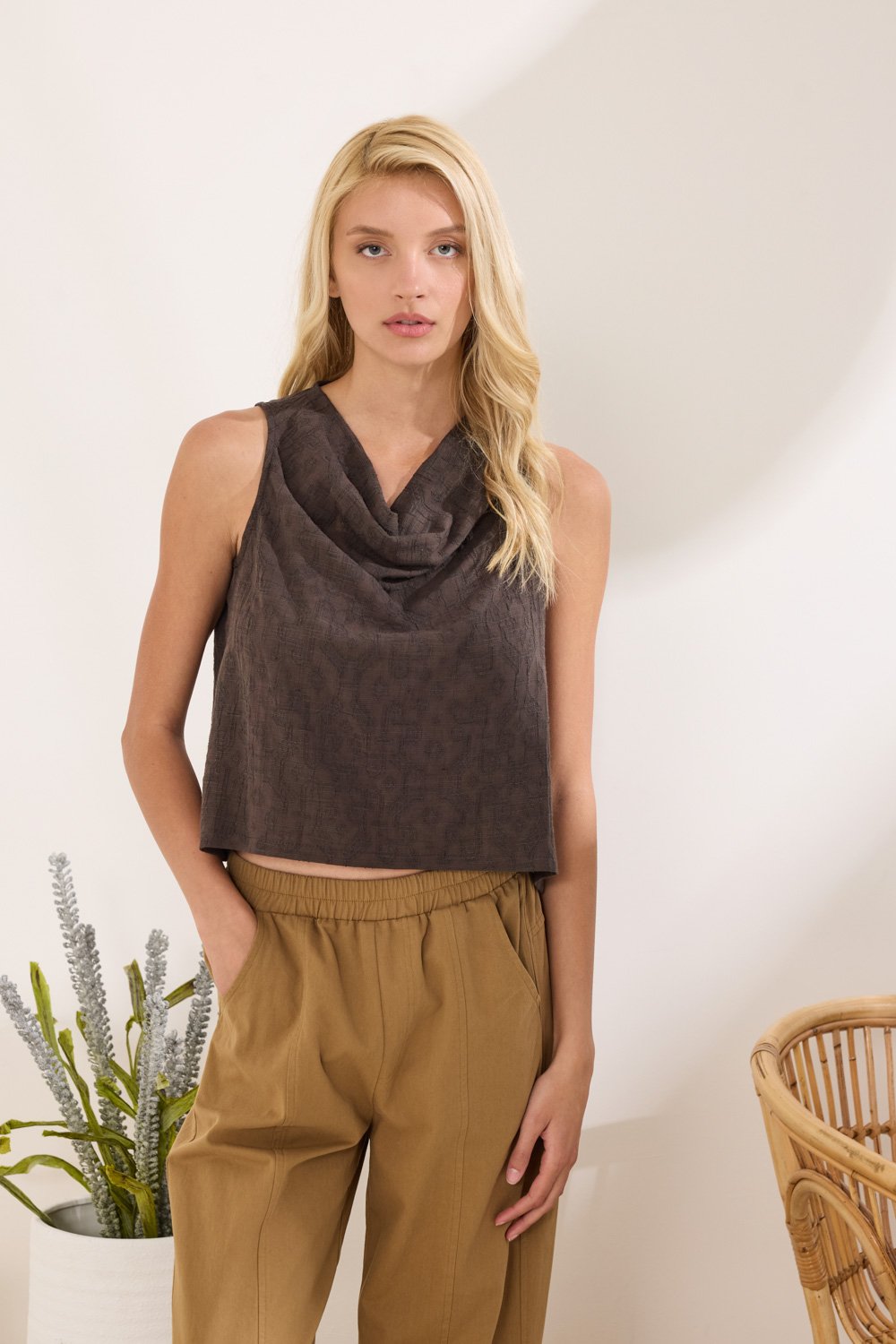 Αμάνικο τοπ ντραπέ Namaste