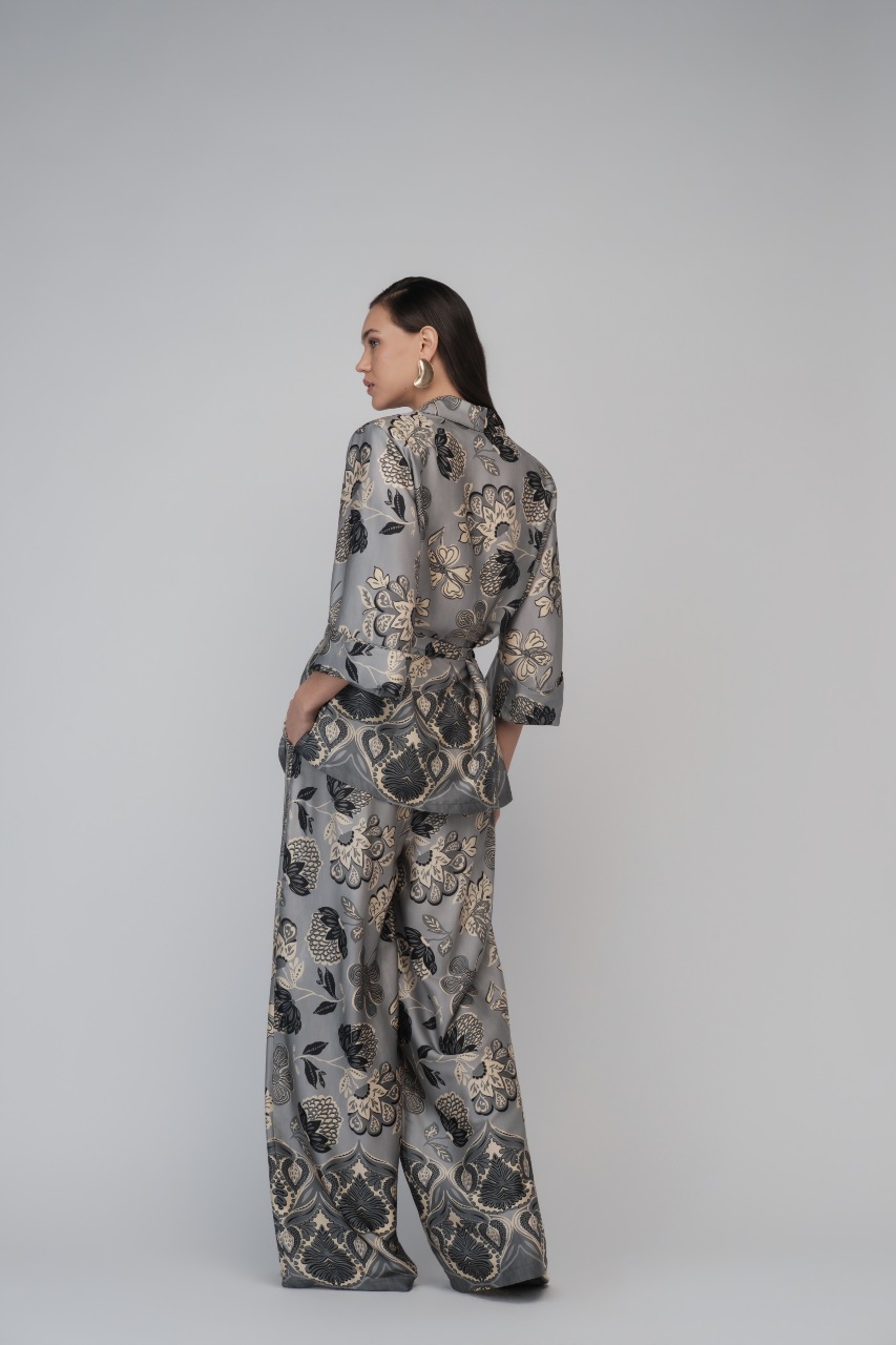 Σατέν εμπριμέ σετ με παντελόνα και κιμονό New Age