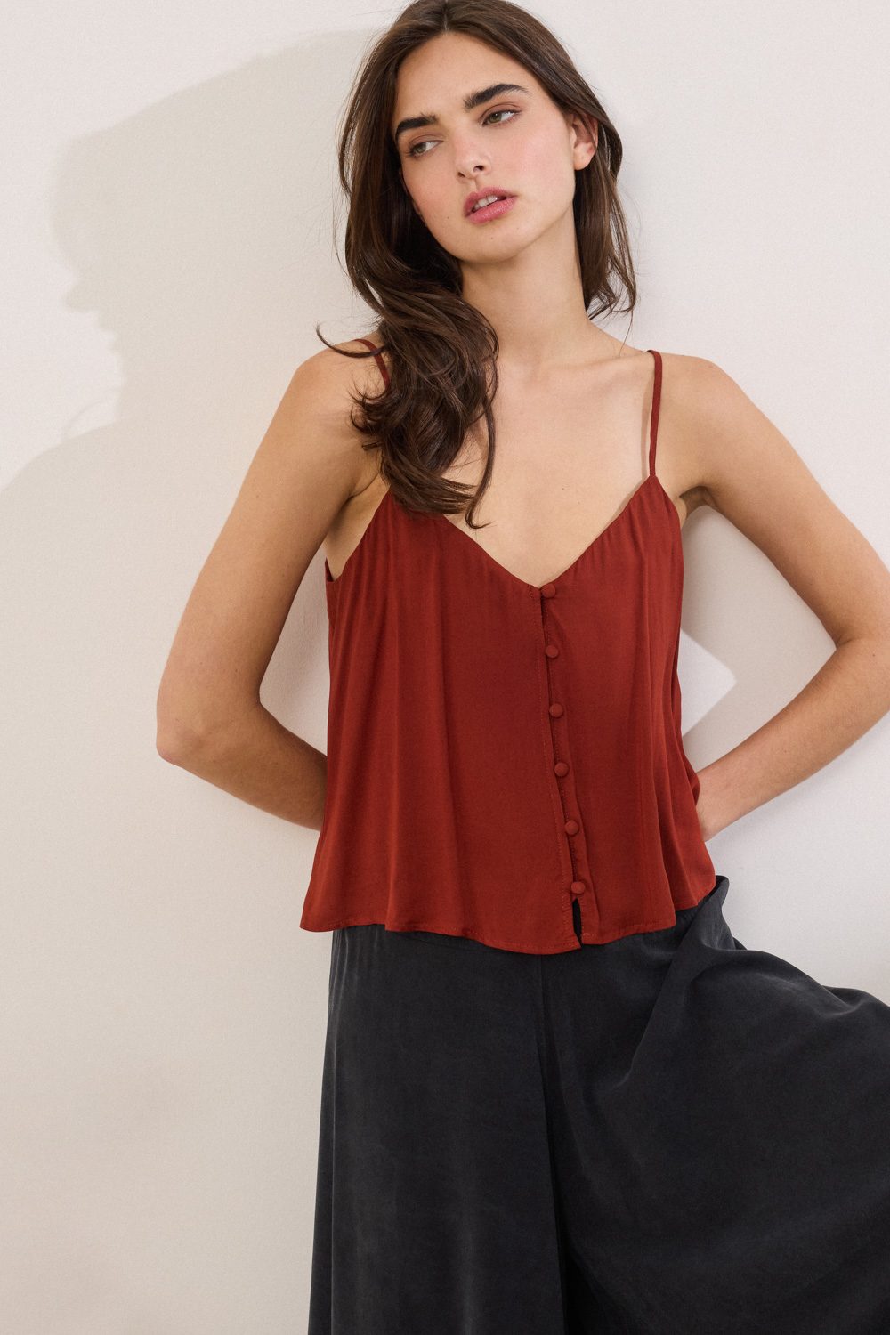 Κροπ τοπ με τιράντες Namaste