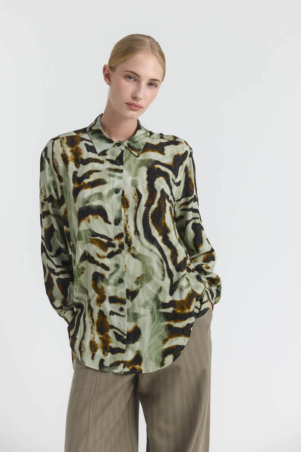 Εμπριμέ πουκάμισο oversized Namaste